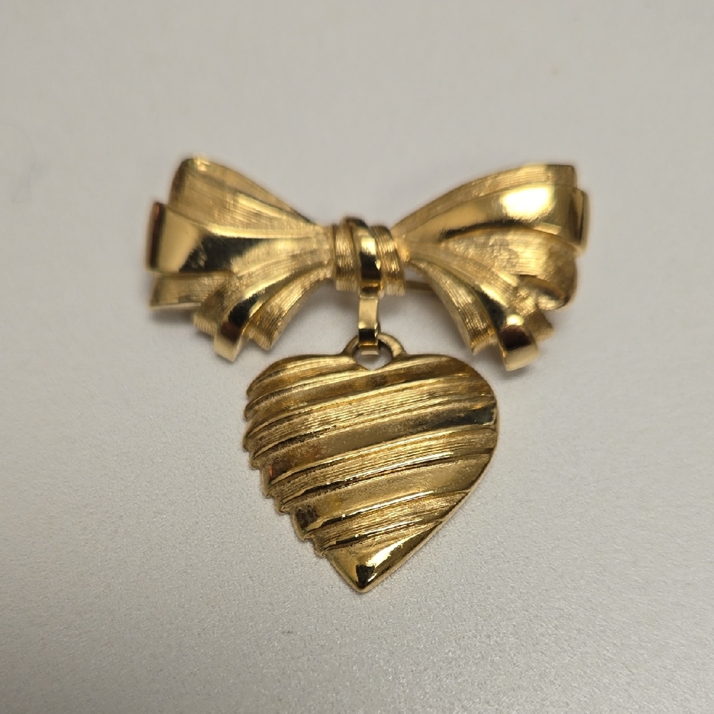 Avon Gold Bow Heart Brooch
